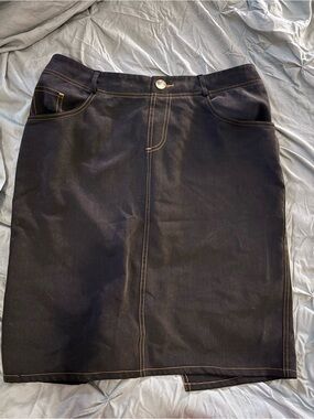 IMAN Pencil Skirt with Contrast Topstitching